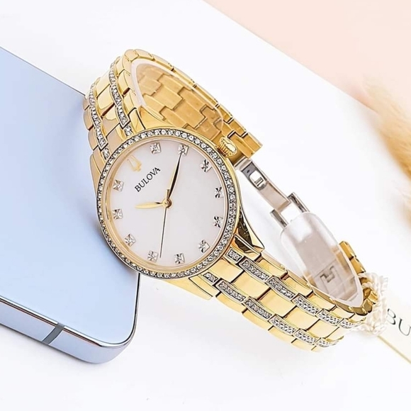 **NEW** Bulova Mother of Pearl Dial Ladies Watch - Picture 8 of 11